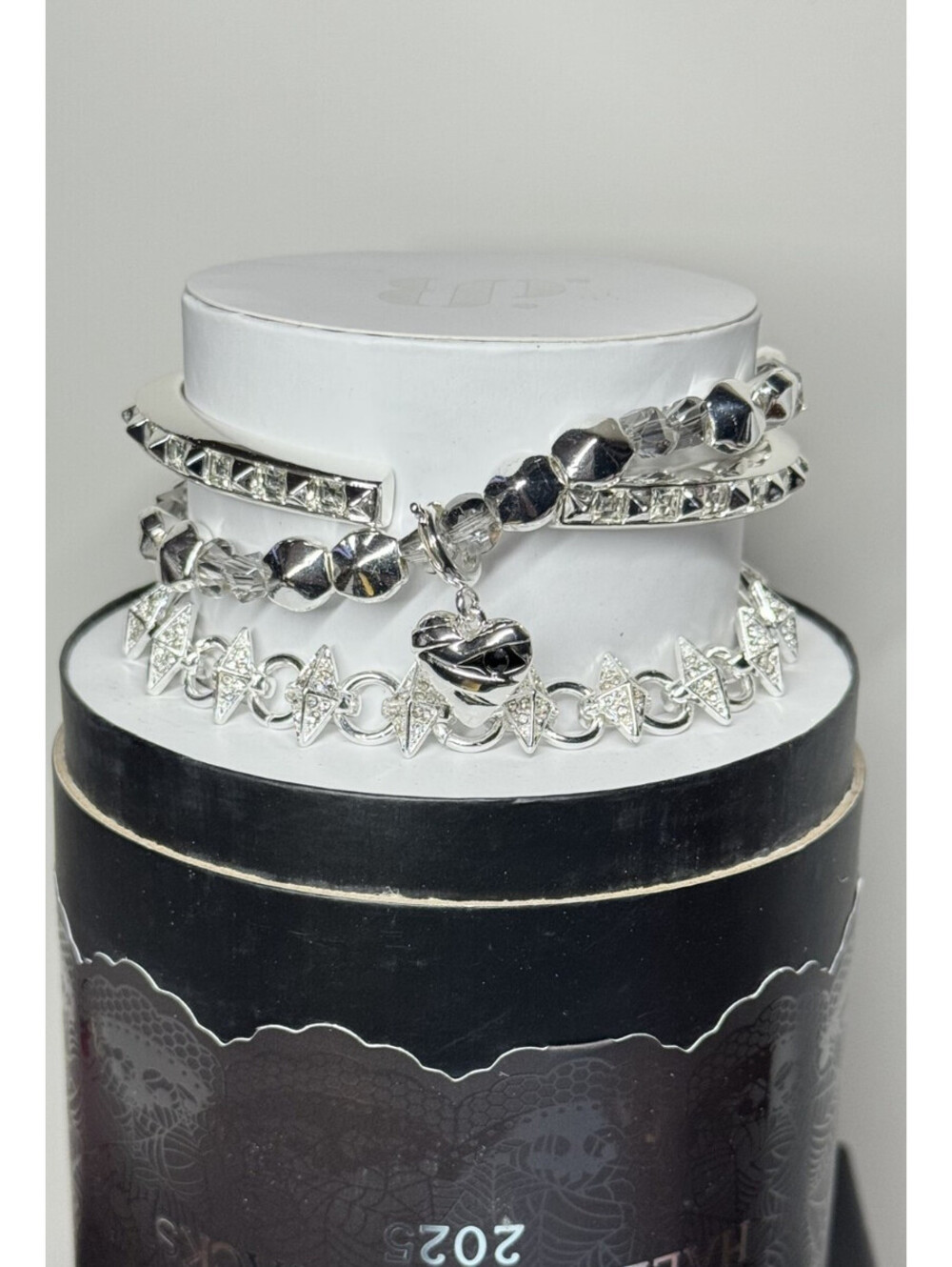 Bomb Party Halloween Stacks "Elegantly Eerie" Mummy Heart Charm on Silver